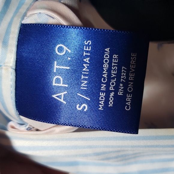 Pink robe - Picture 9 of 10